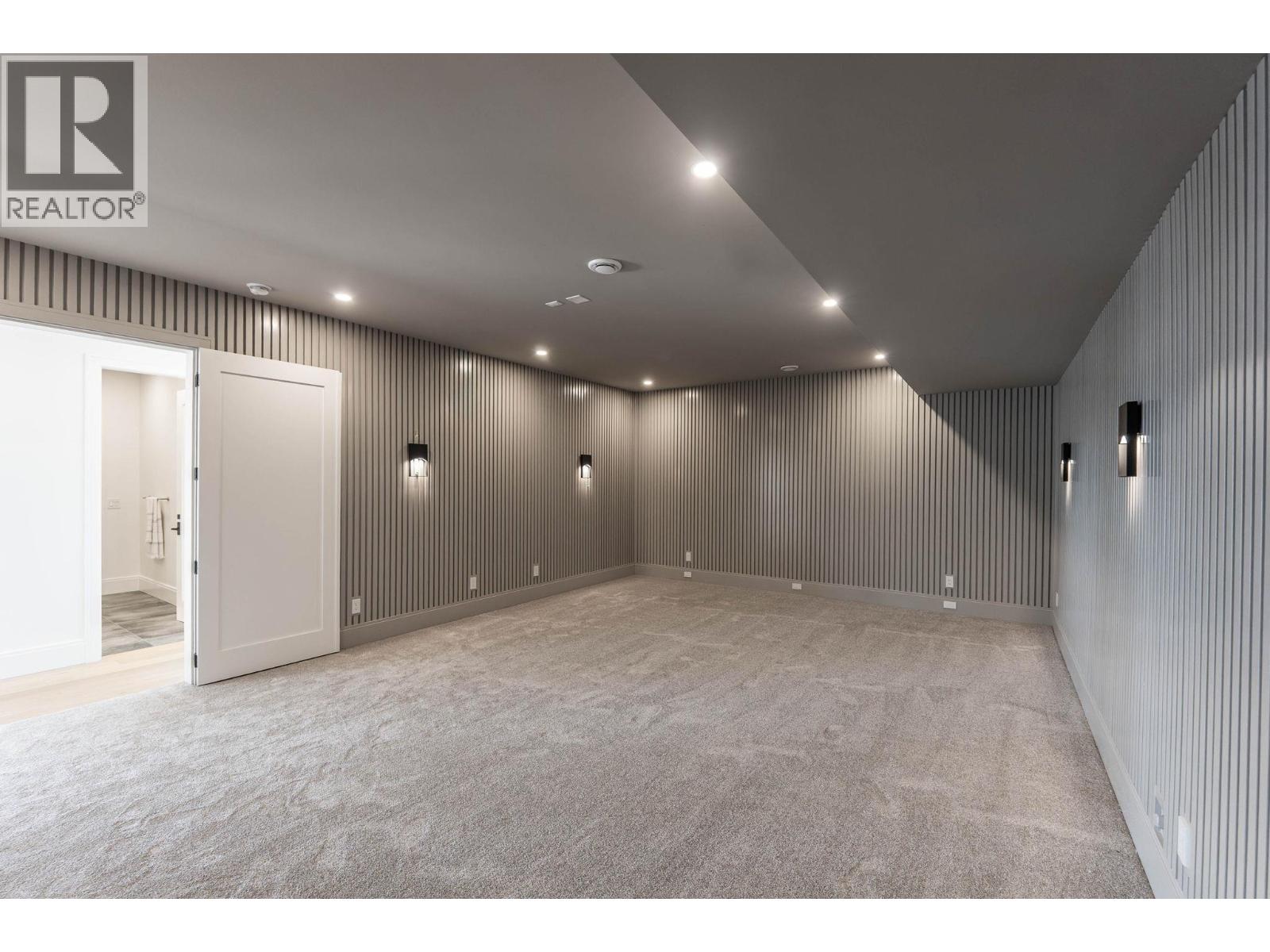  1327 Vineyard Drive, West Kelowna