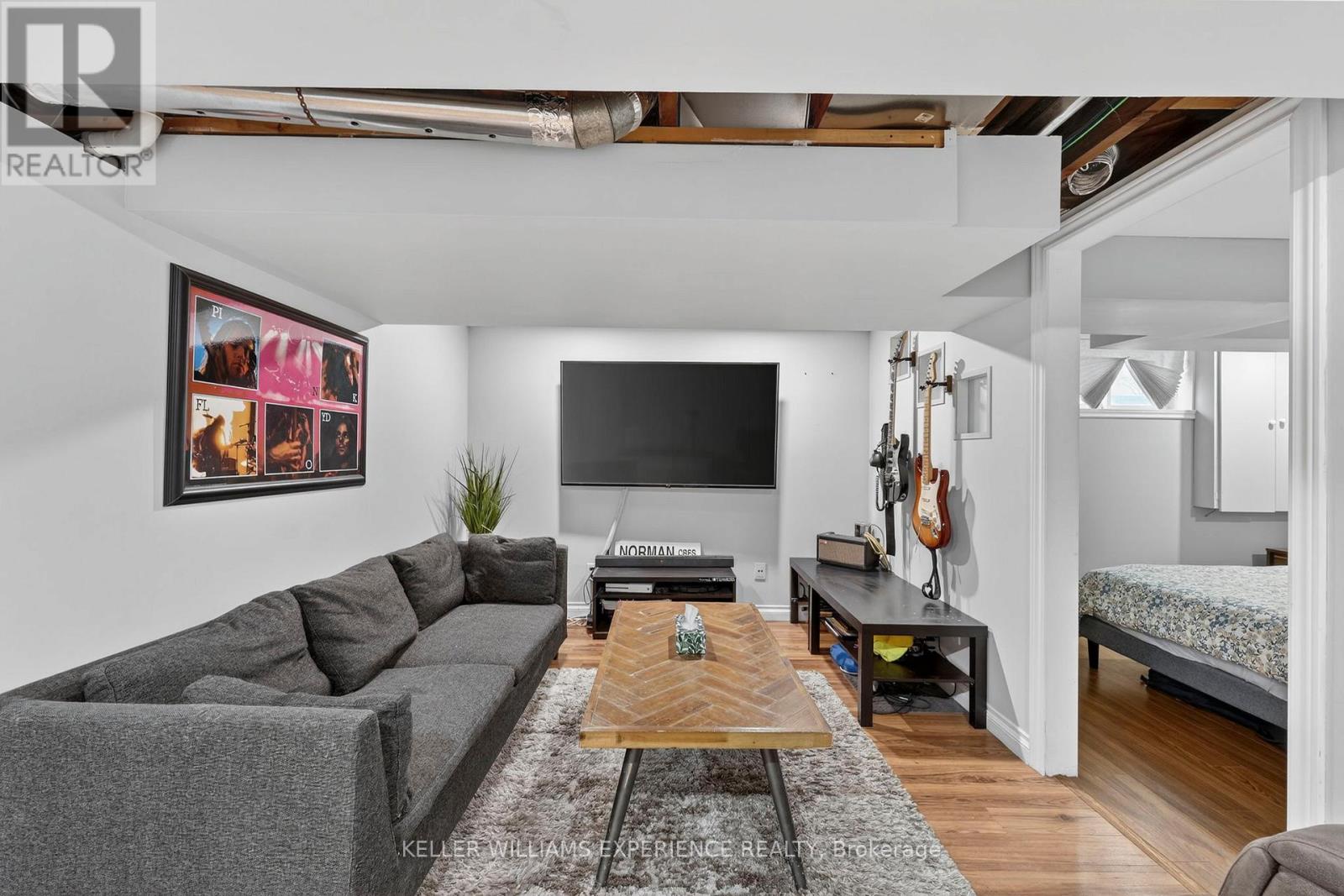 32 HENRY STREET - 28