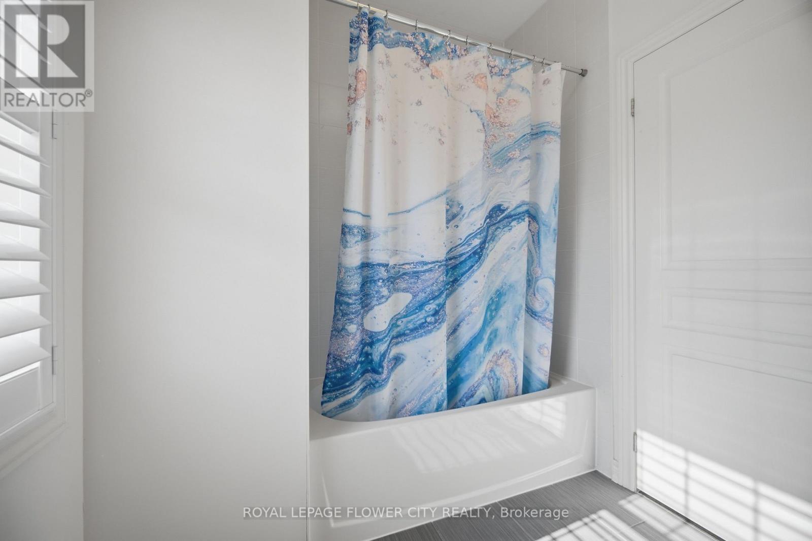 572 MACTIER DRIVE — photo 41