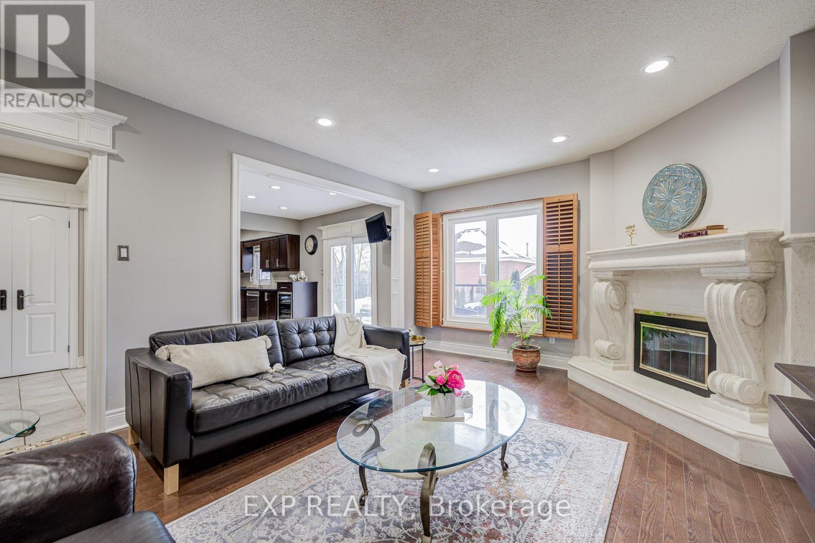 372 GREENOCK DRIVE - 10