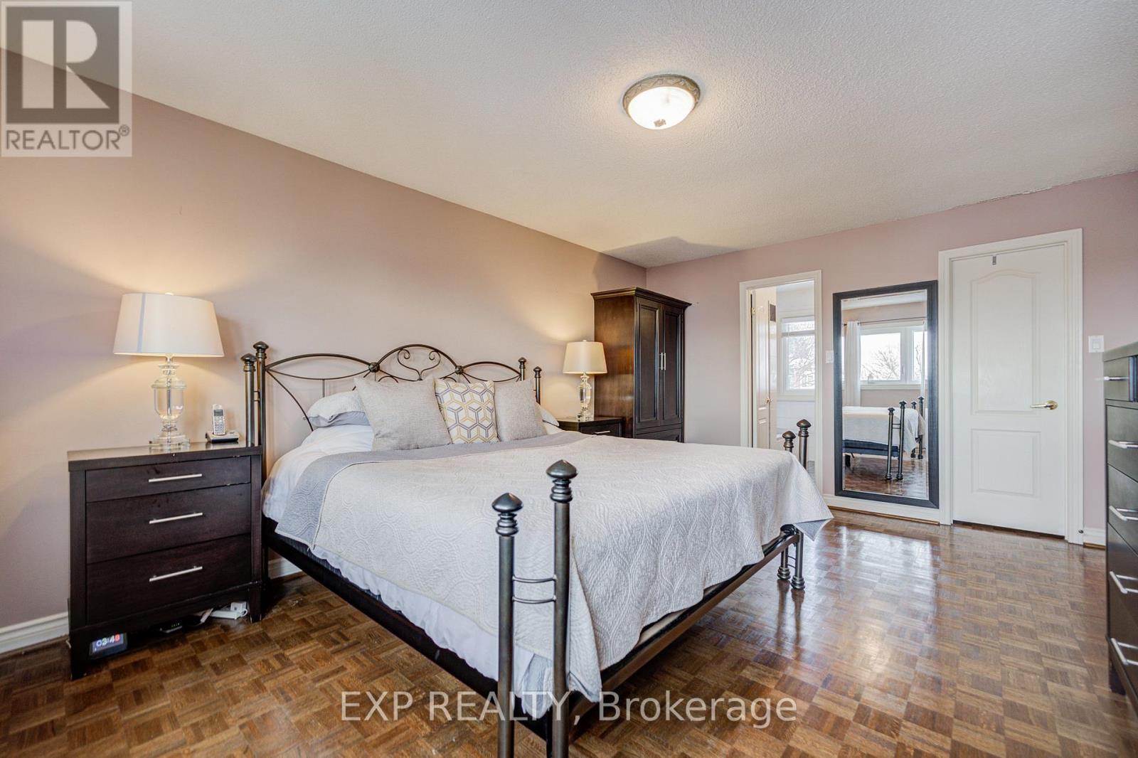 372 GREENOCK DRIVE - 25