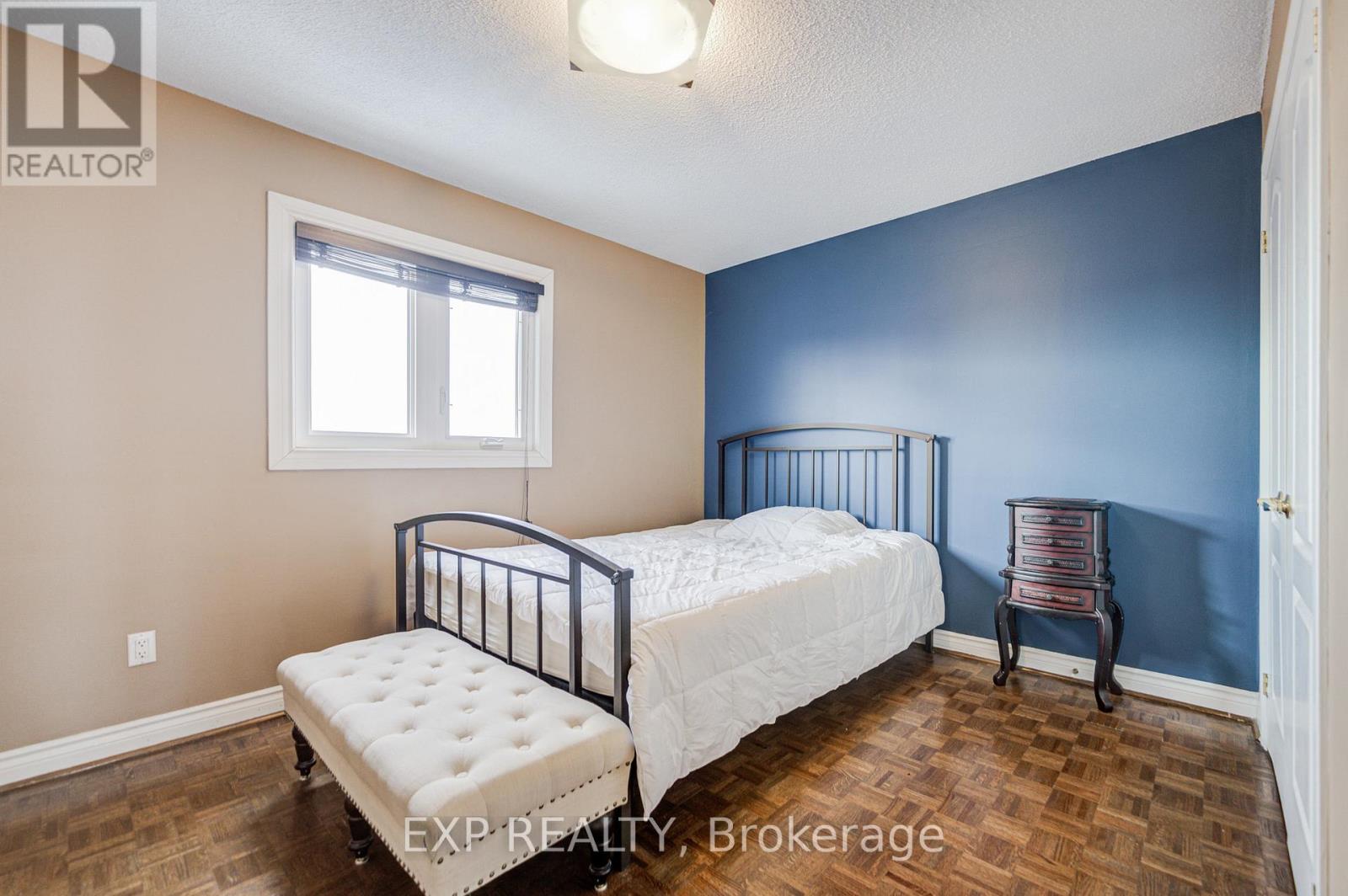 372 GREENOCK DRIVE - 27