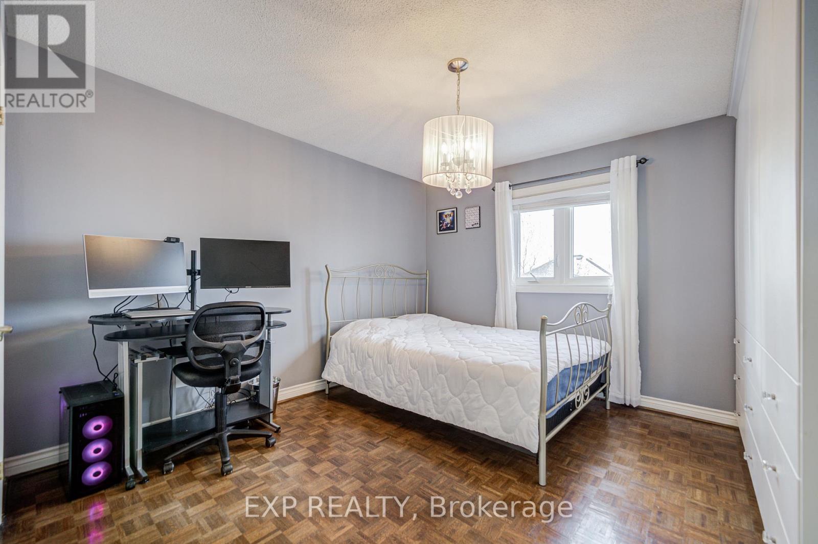 372 GREENOCK DRIVE - 30