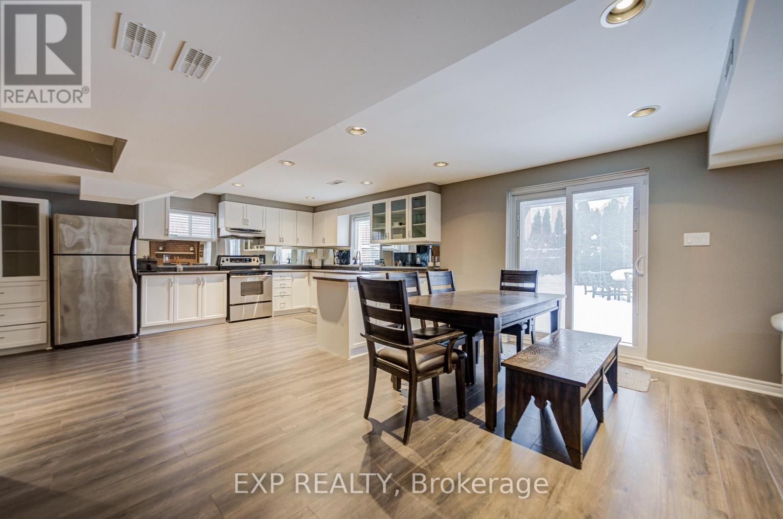 372 GREENOCK DRIVE - 40