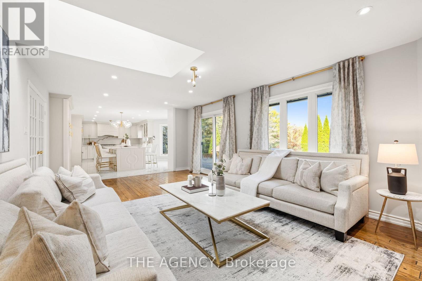 372 BURNS BOULEVARD — photo 14