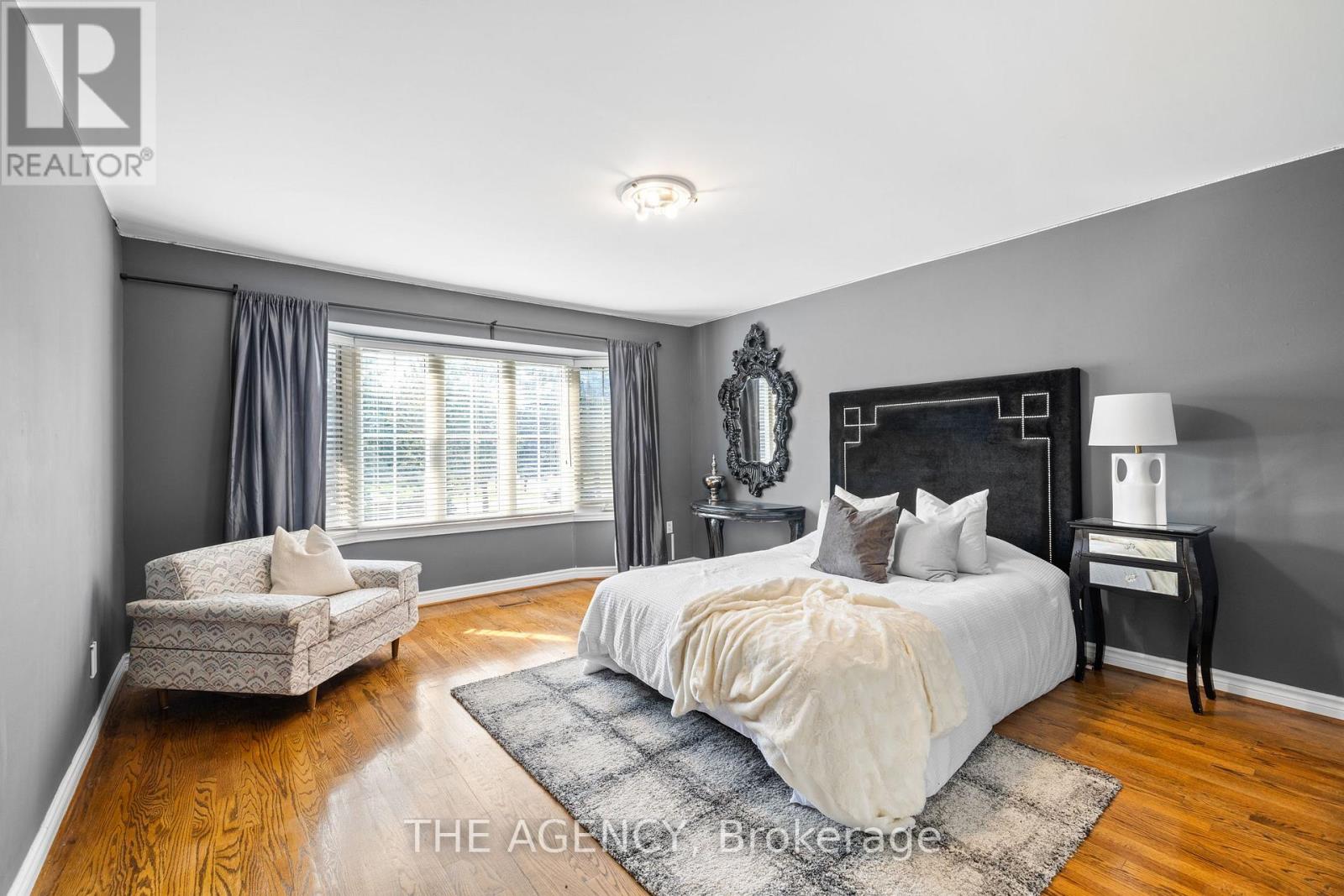 372 BURNS BOULEVARD — photo 22