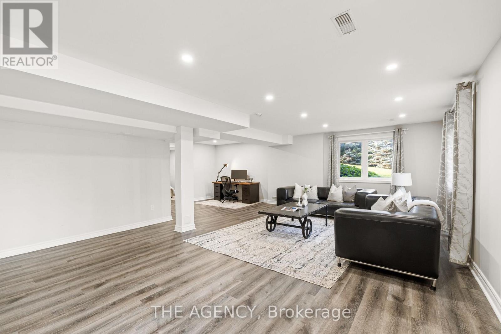 372 BURNS BOULEVARD - 28