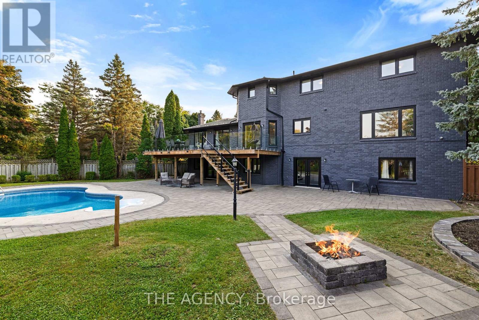 372 BURNS BOULEVARD — photo 32