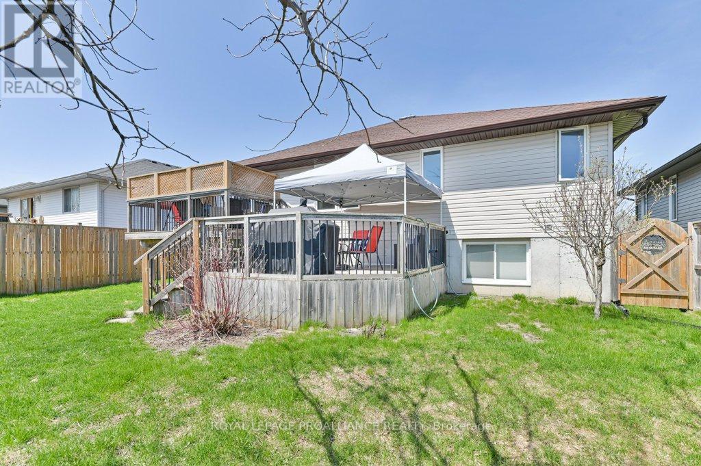 24 FREEDOM CRESCENT — photo 34