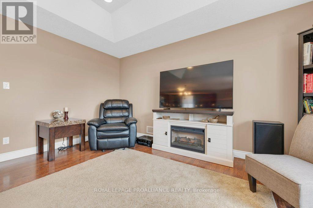 24 FREEDOM CRESCENT - 8