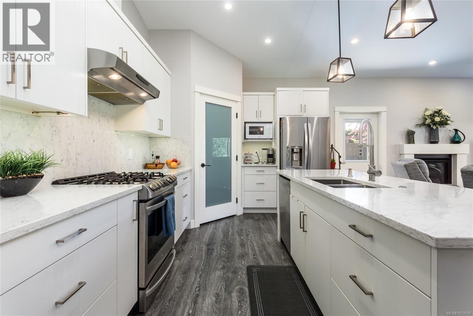 3310 Tyler Pl - 2