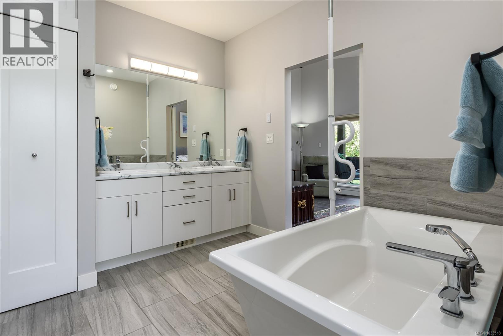 3310 Tyler Pl - 8