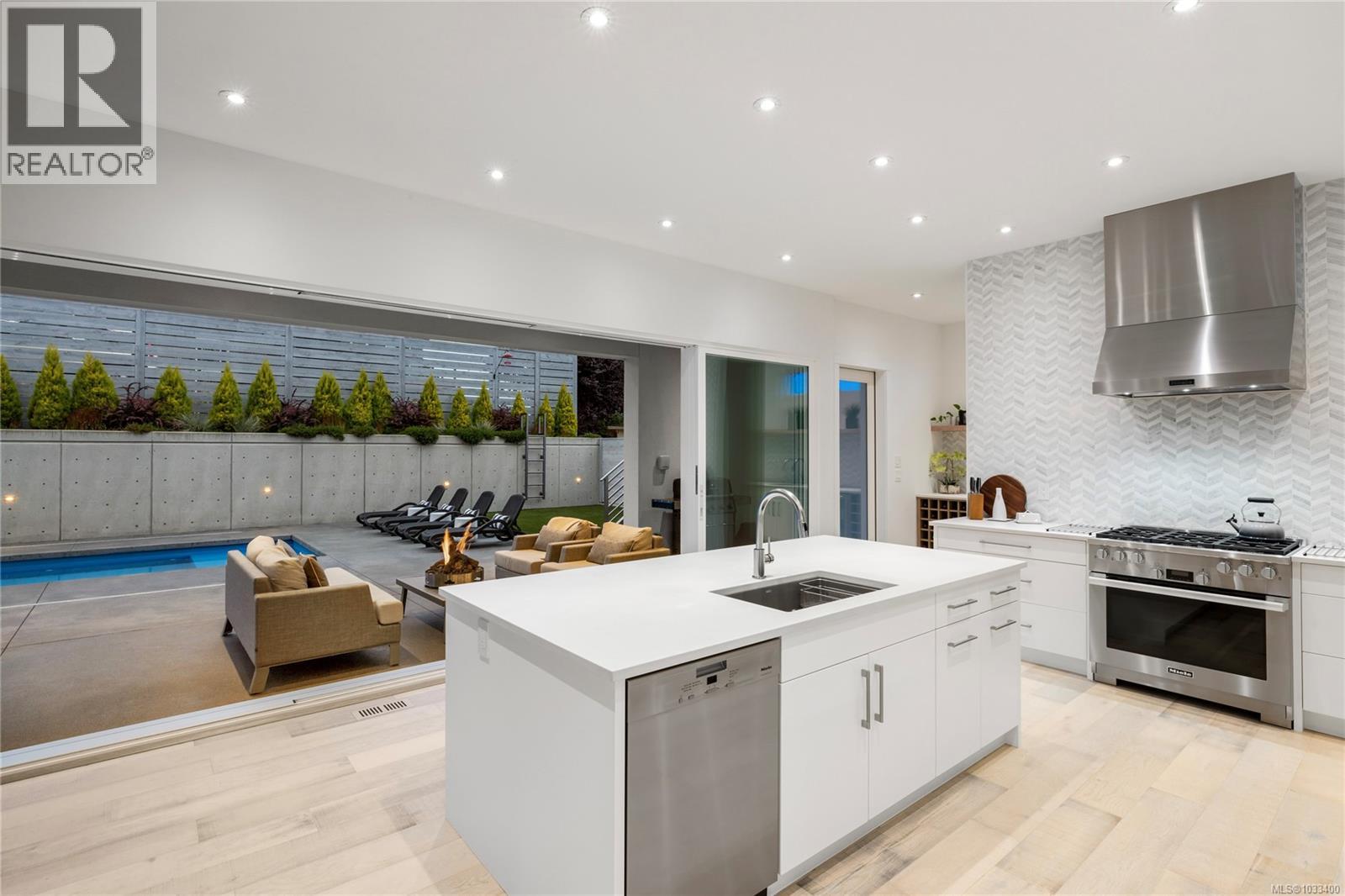 156 Golden Oaks Cres - 12