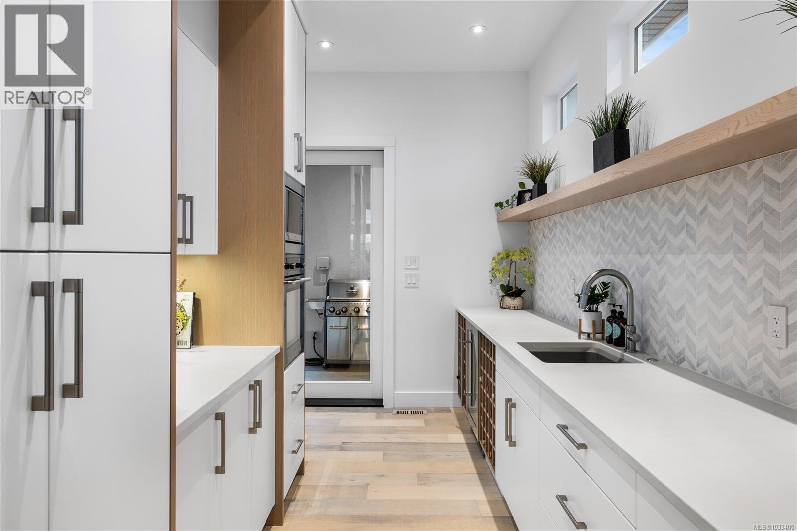 156 Golden Oaks Cres - 32