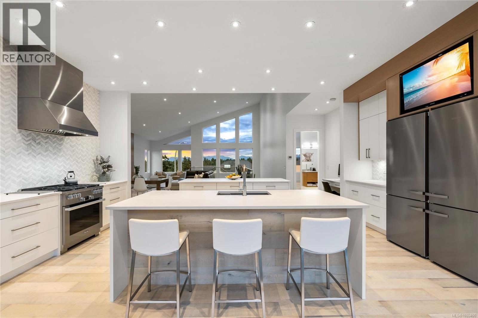 156 Golden Oaks Cres - 33