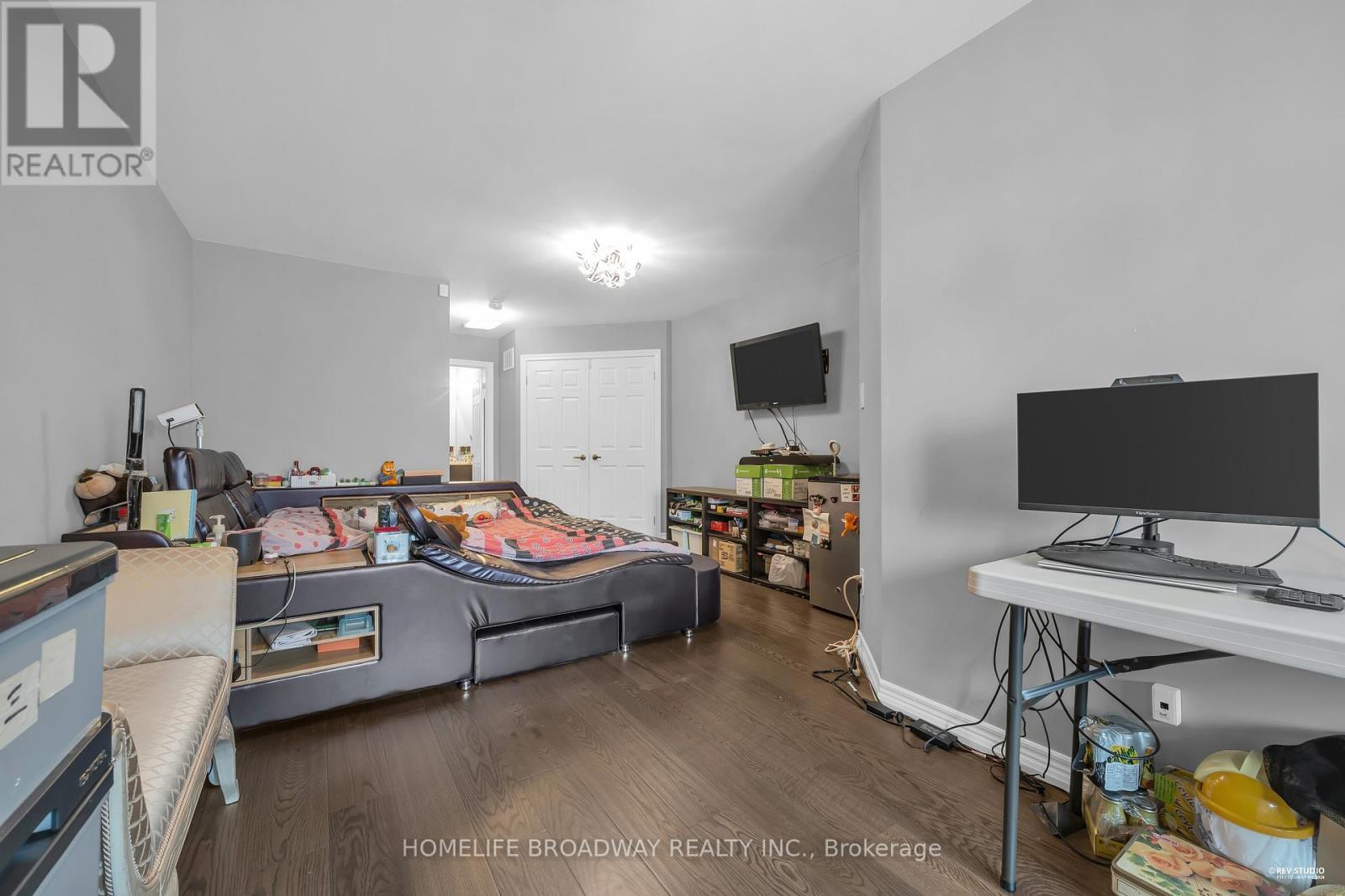 28 PAPER MILLS CRESCENT - 18