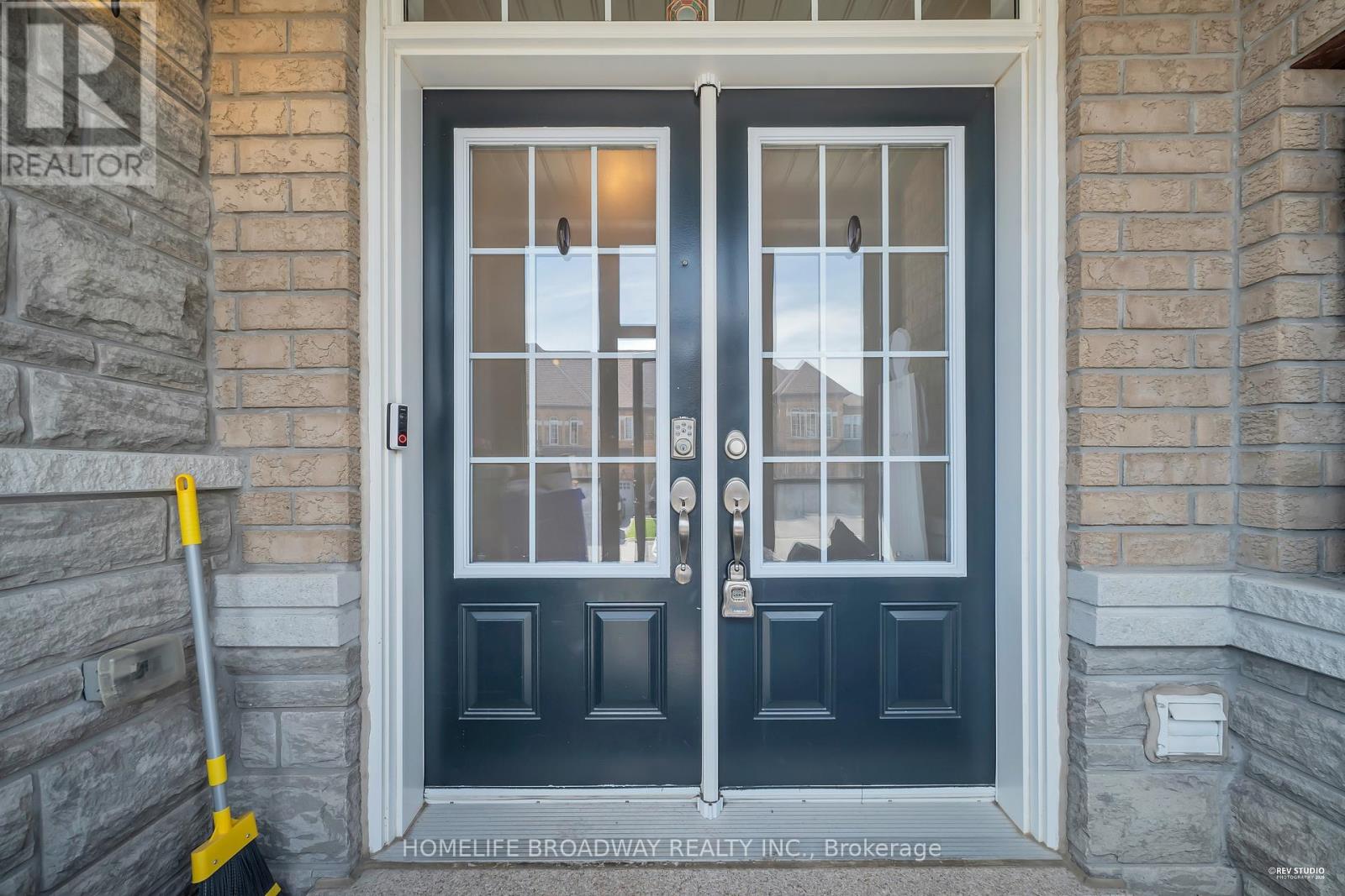 28 PAPER MILLS CRESCENT - 3