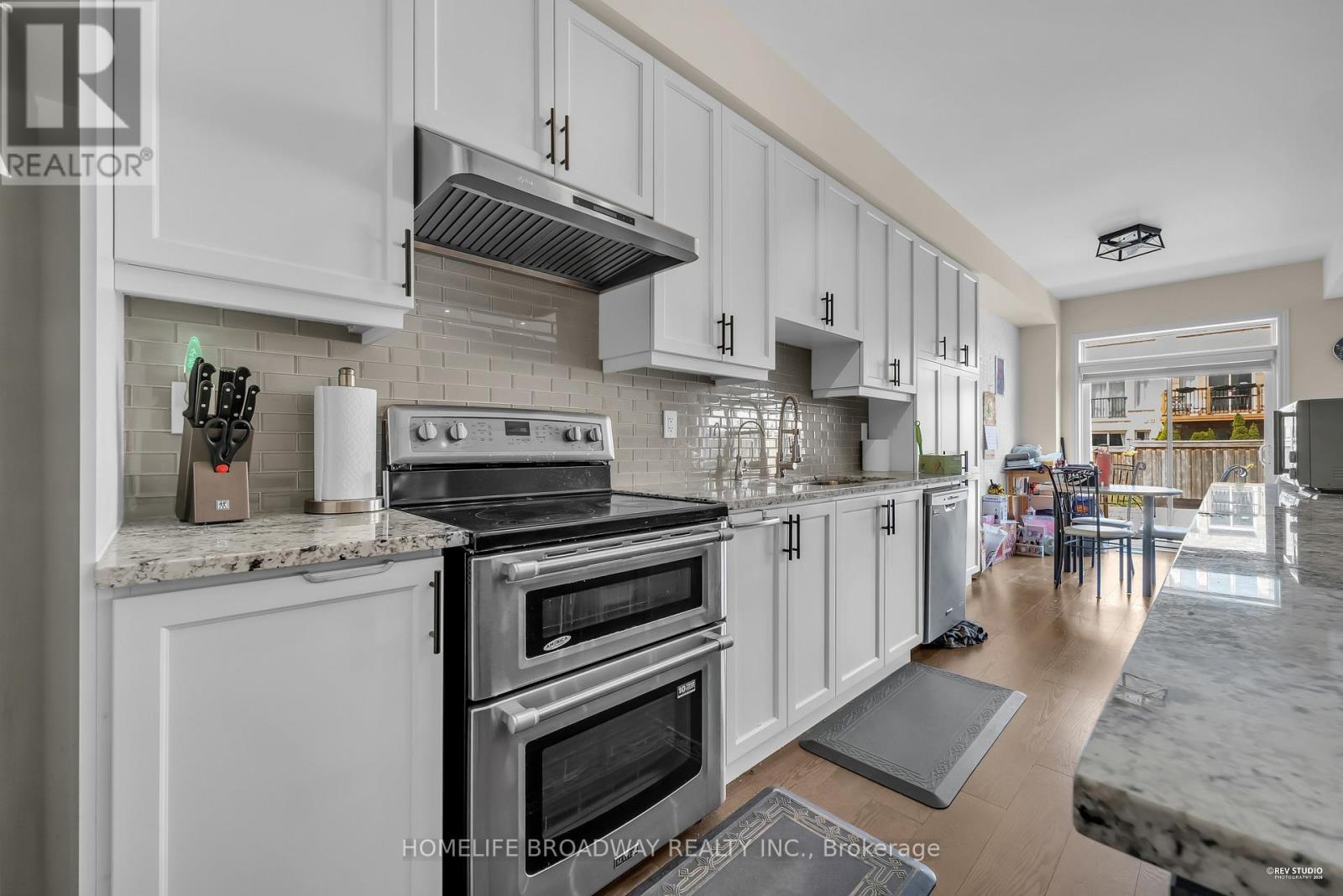 28 PAPER MILLS CRESCENT - 7