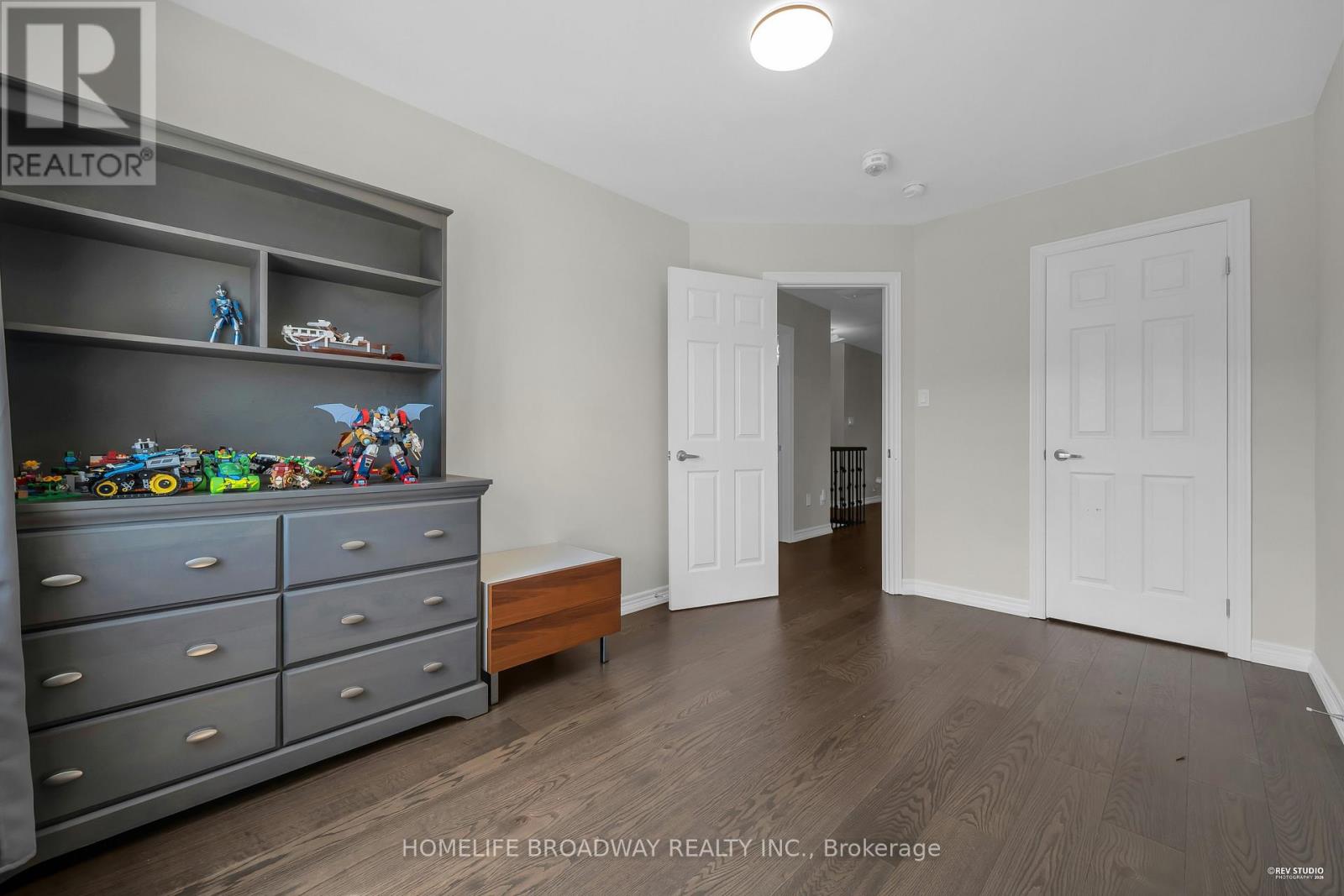28 PAPER MILLS CRESCENT - 30