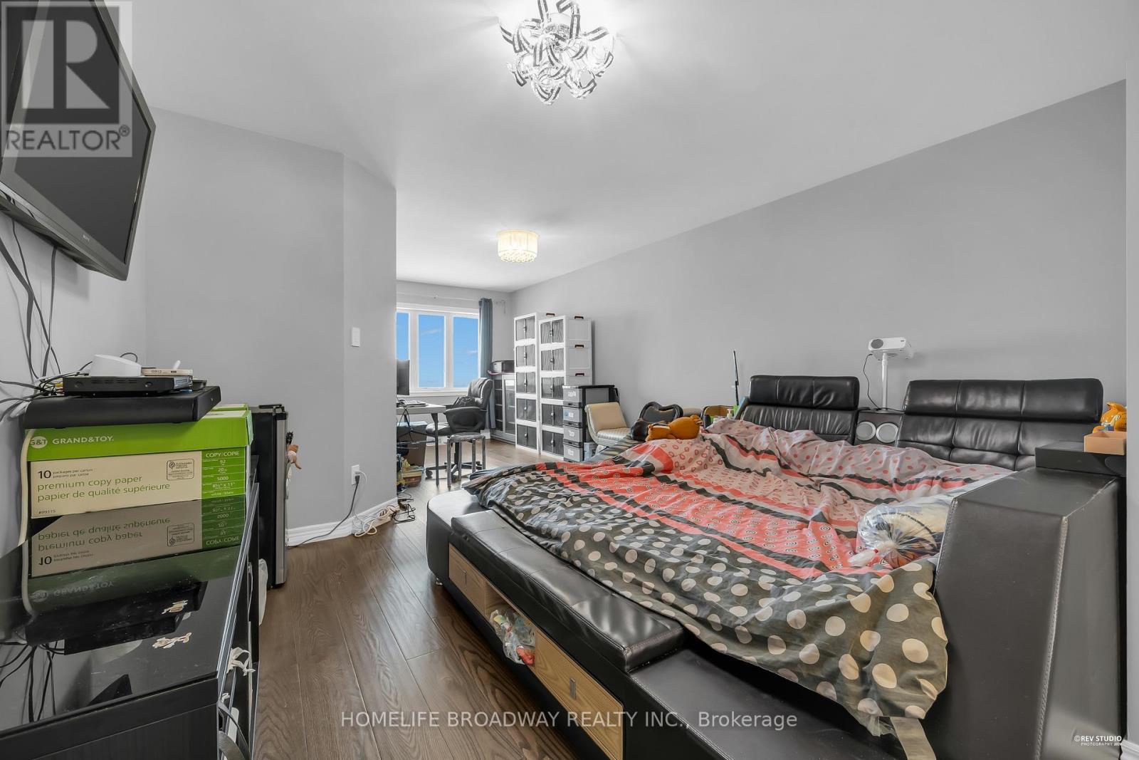 28 PAPER MILLS CRESCENT - 16