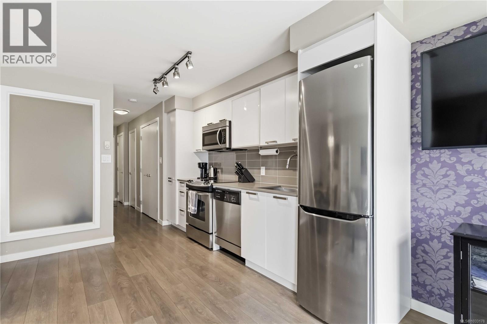 213 517 Fisgard Street, Victoria