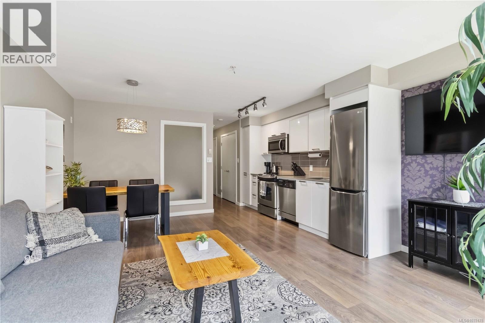 213 517 Fisgard Street, Victoria