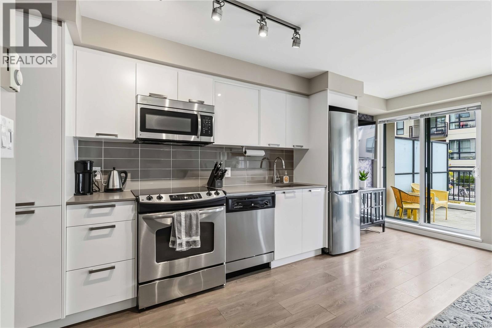 213 517 Fisgard Street, Victoria