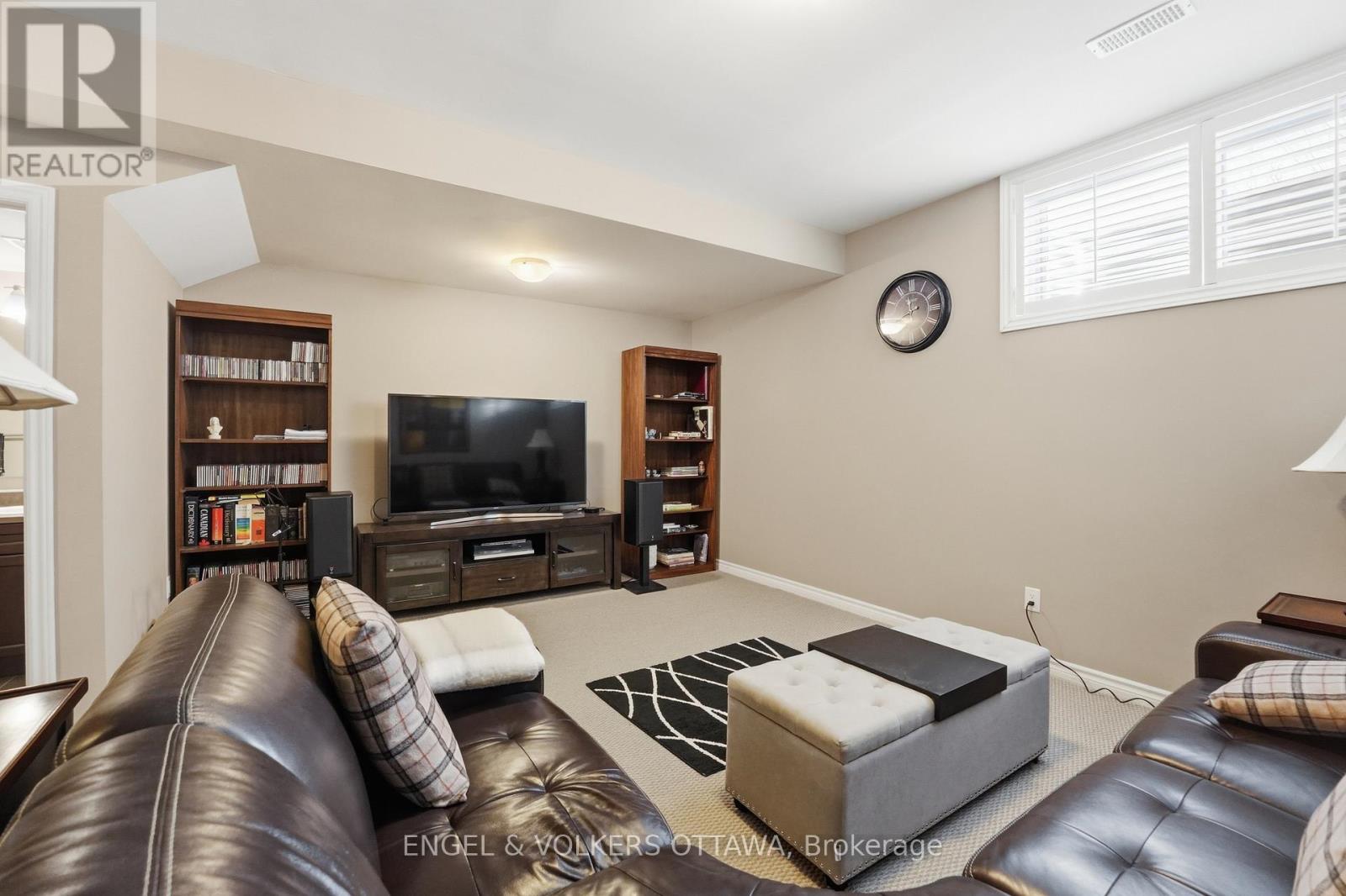 127 BEATRICE DRIVE — photo 36