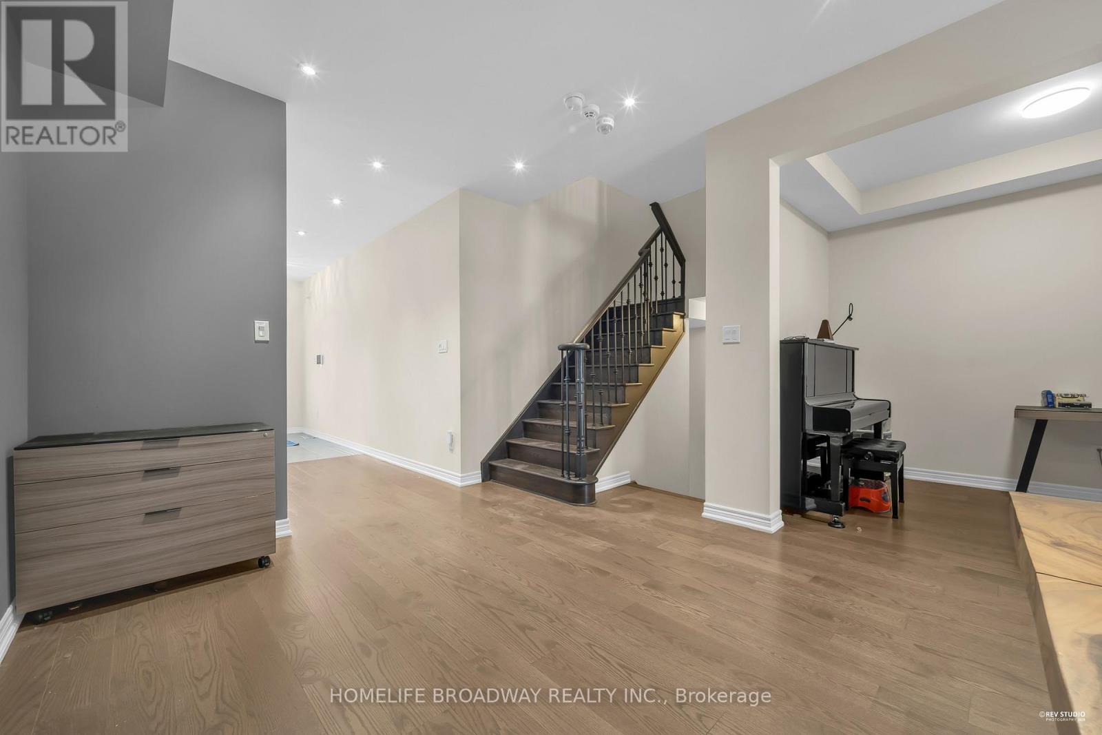 28 PAPER MILLS CRESCENT - 14
