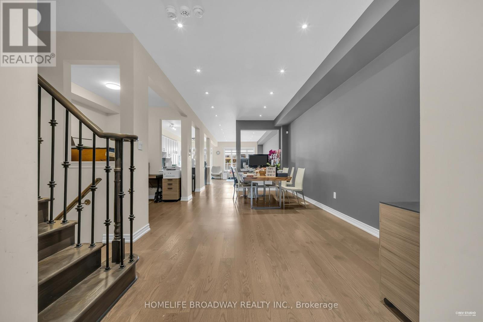 28 PAPER MILLS CRESCENT - 13