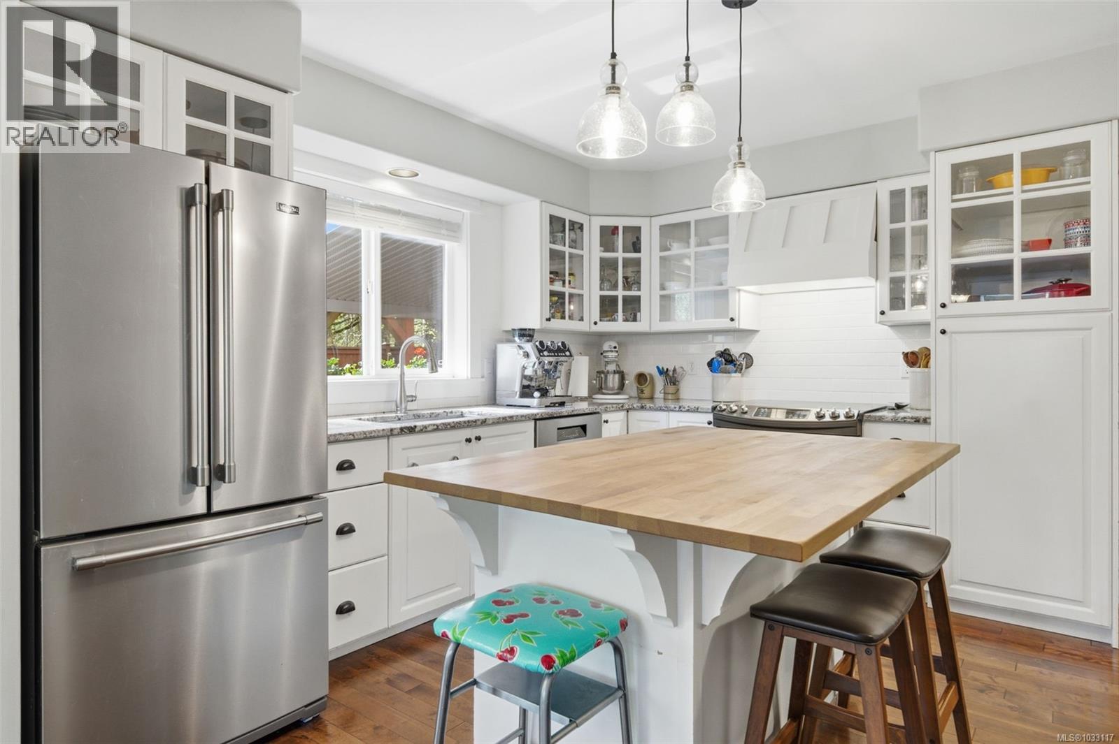 100 Comiaken Ave - 14