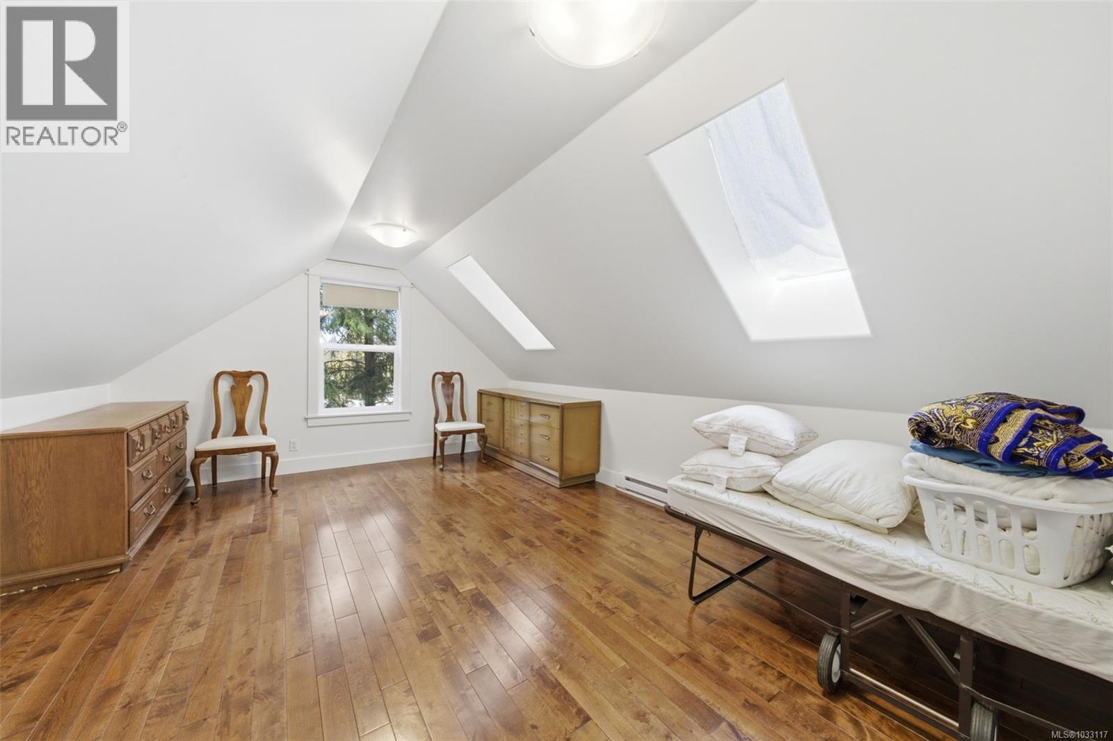 100 Comiaken Ave - 18