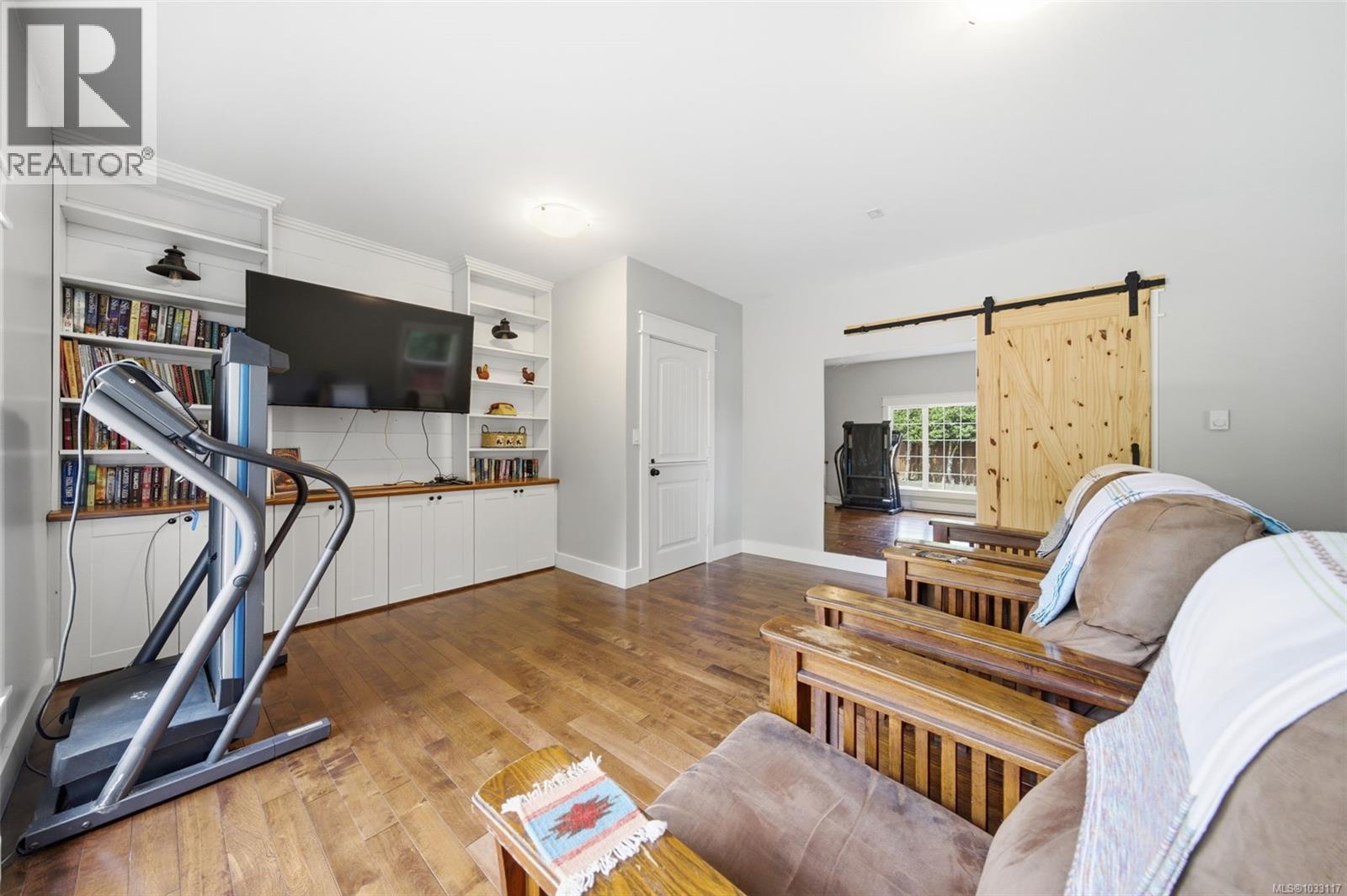 100 Comiaken Ave - 25