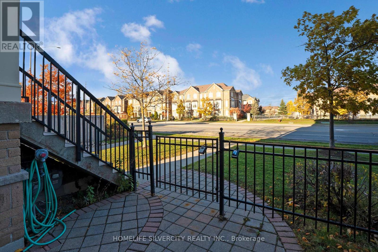#38 60 FAIRWOOD CIRCLE - 24