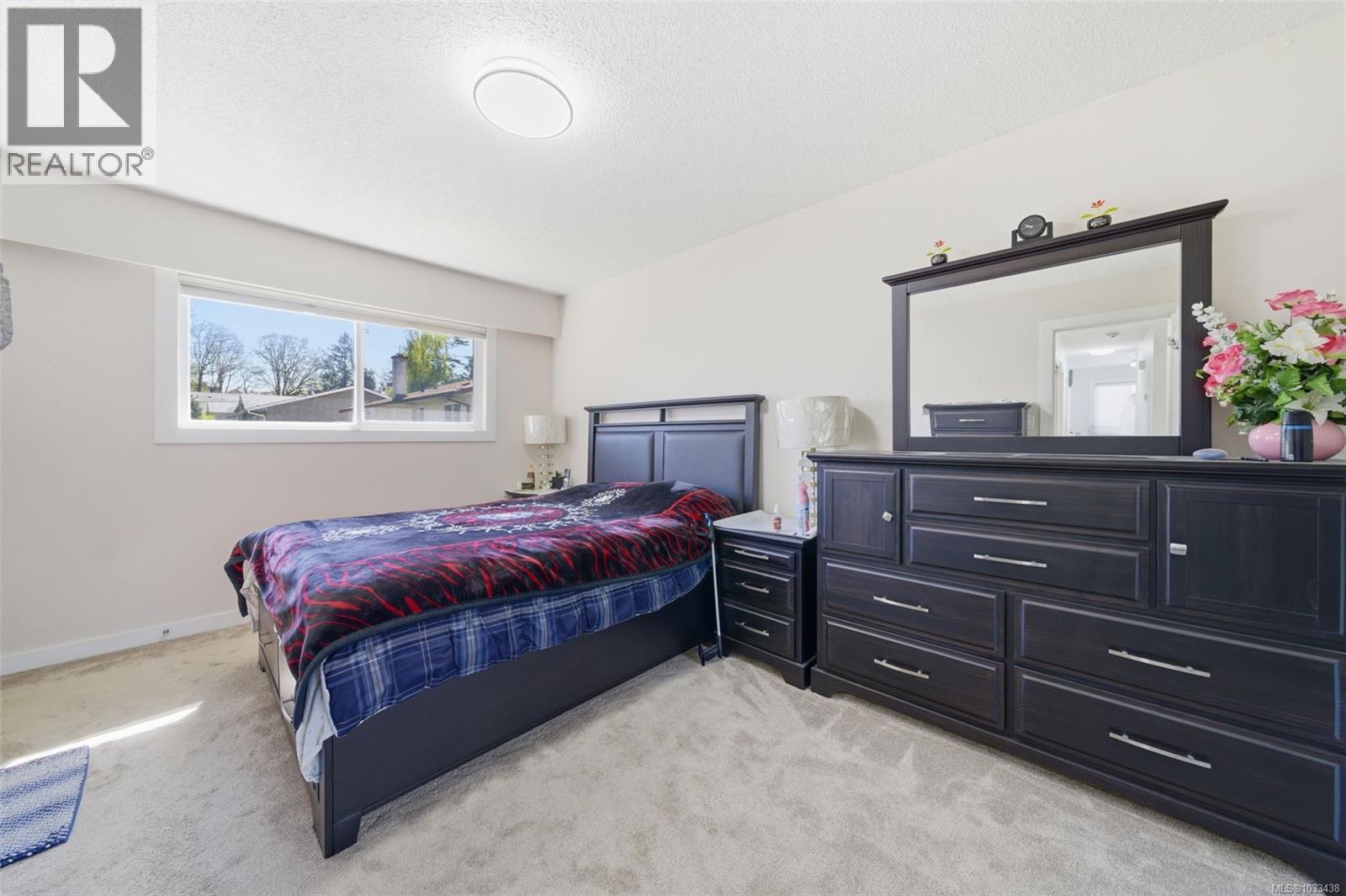  4351 TORQUAY Drive, Saanich