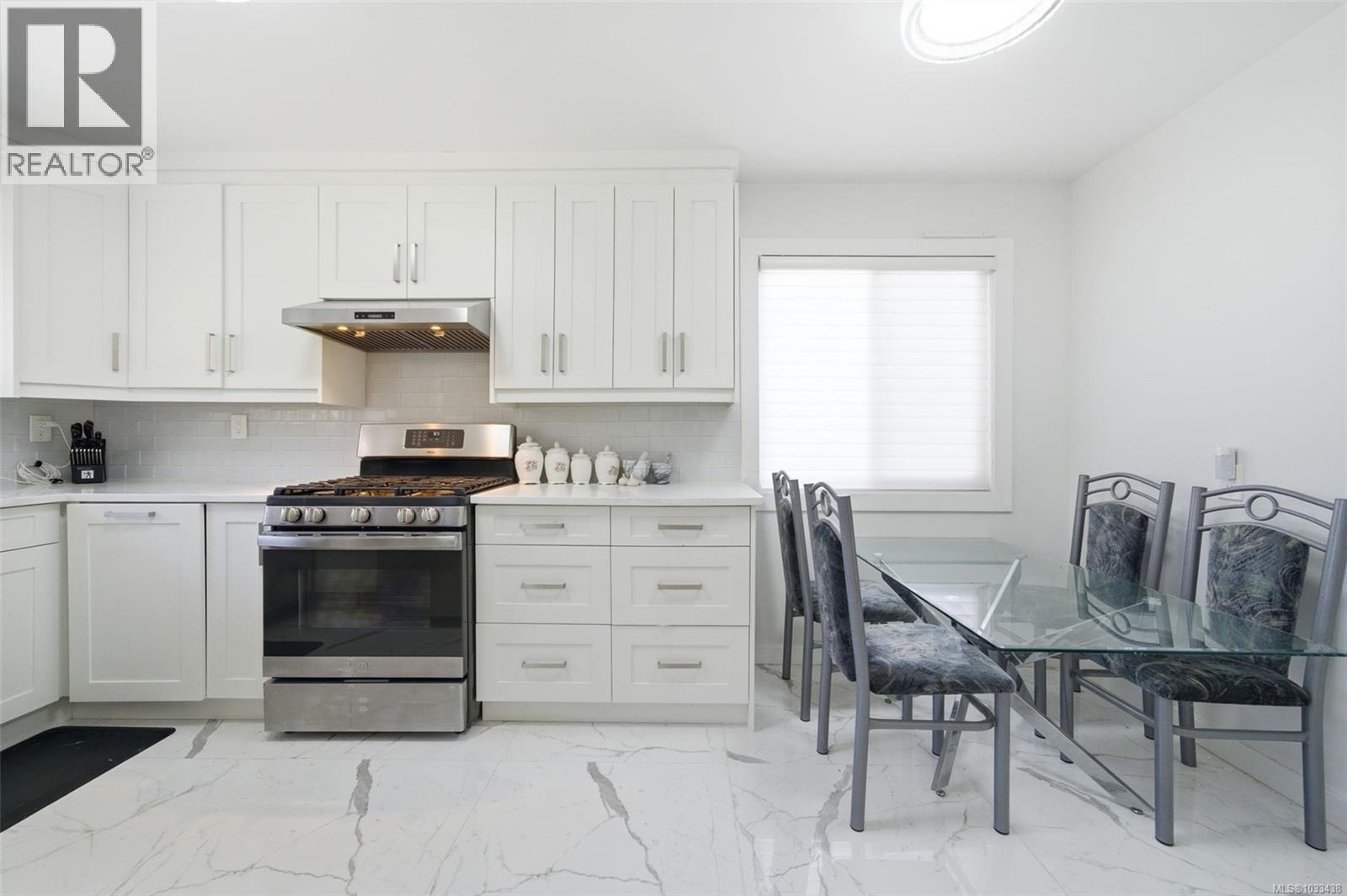  4351 TORQUAY Drive, Saanich