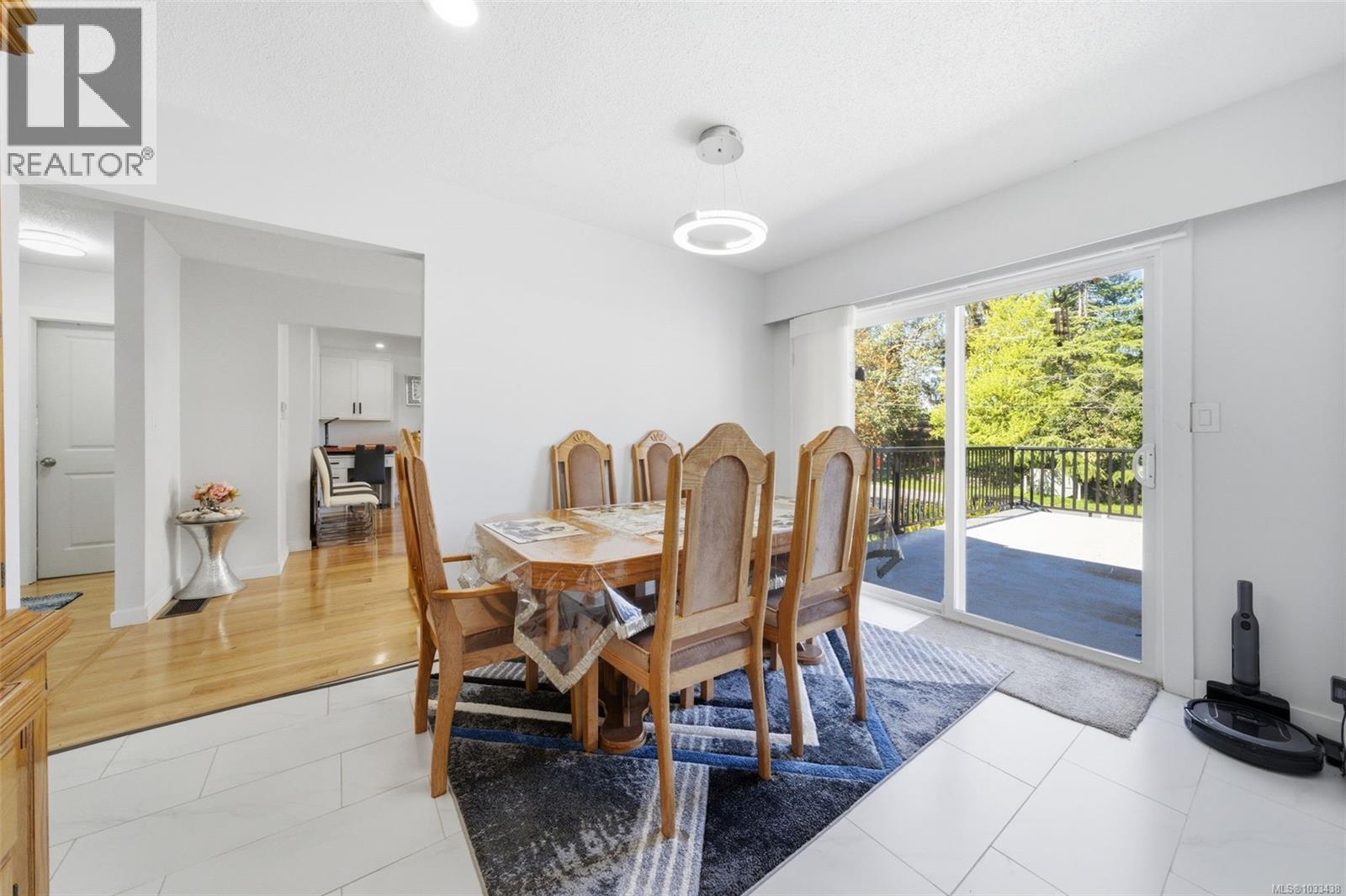  4351 TORQUAY Drive, Saanich