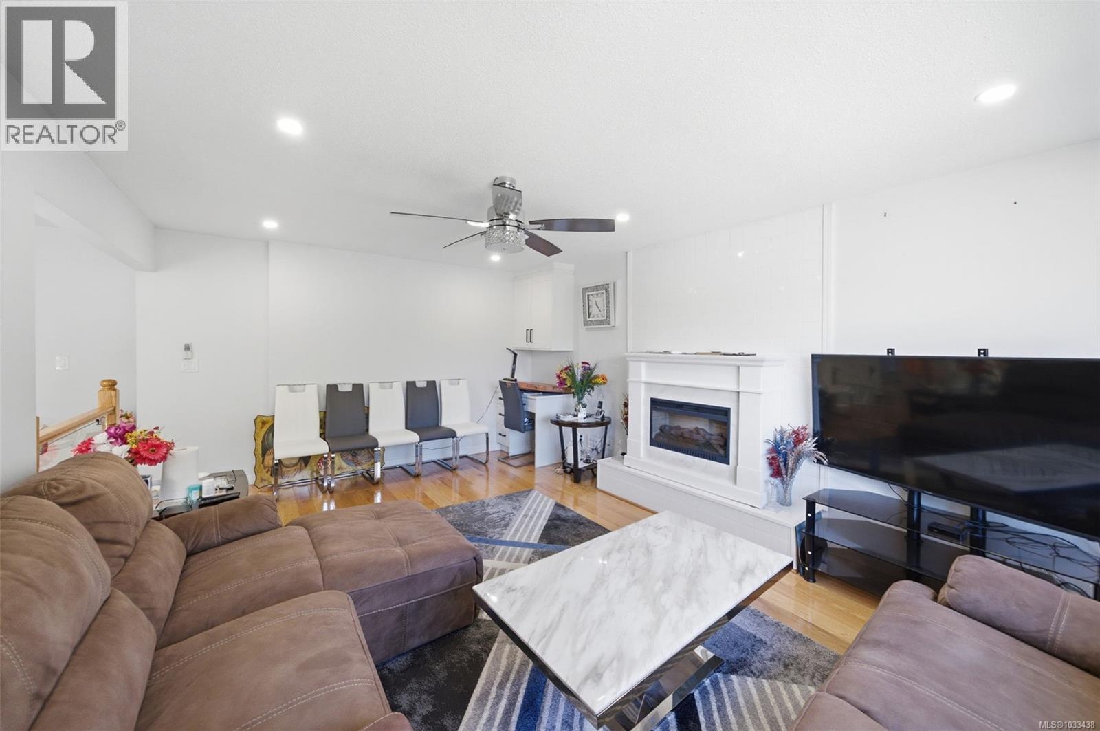  4351 TORQUAY Drive, Saanich