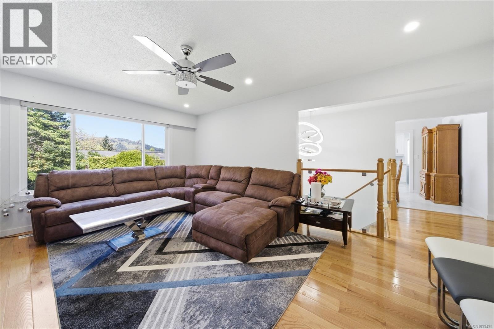  4351 TORQUAY Drive, Saanich