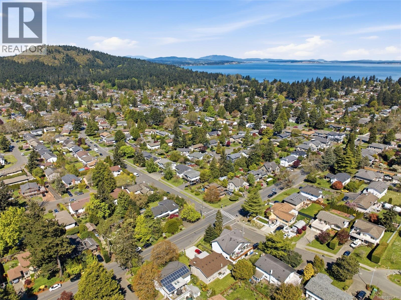  4351 TORQUAY Drive, Saanich