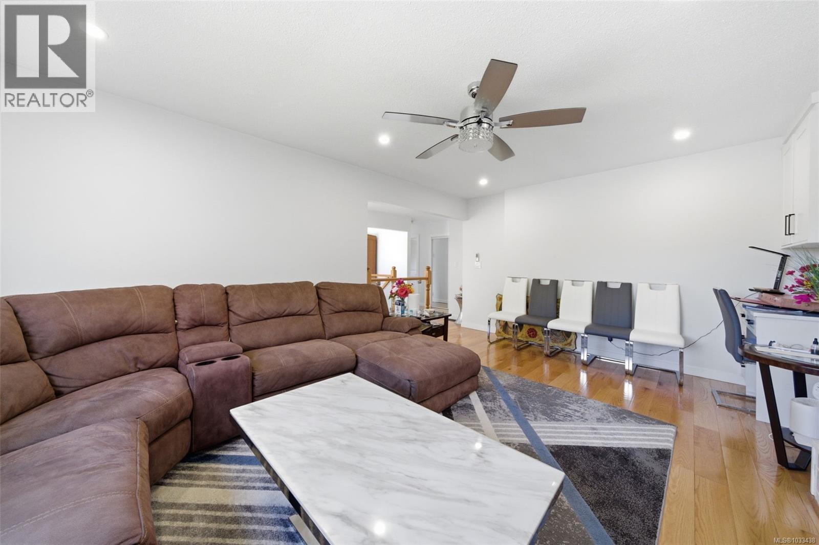  4351 TORQUAY Drive, Saanich