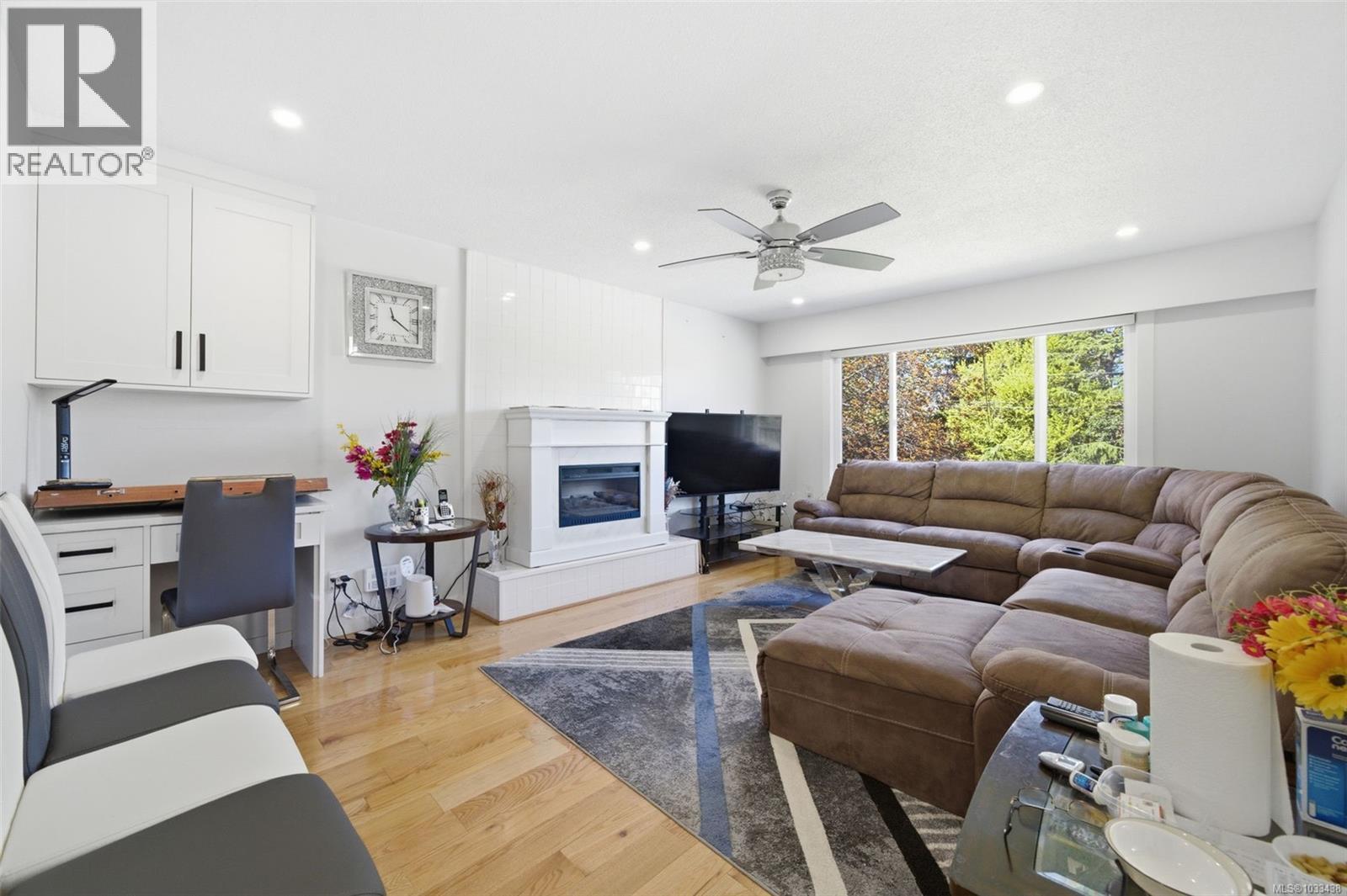  4351 TORQUAY Drive, Saanich