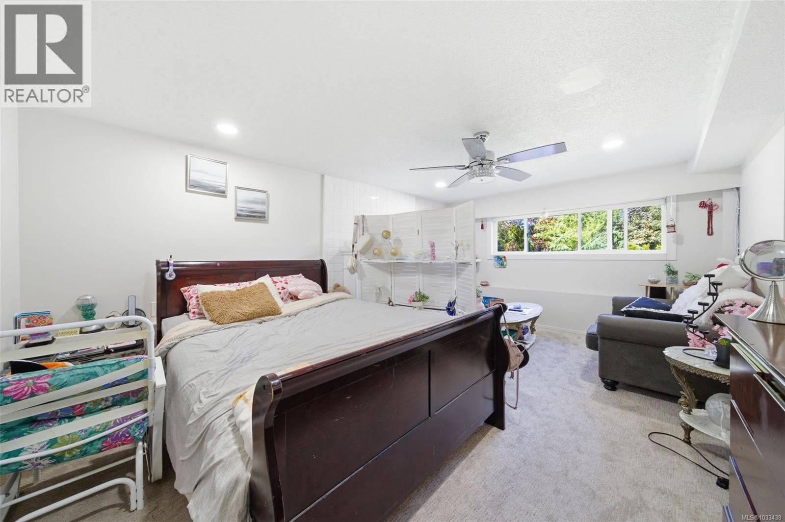  4351 TORQUAY Drive, Saanich