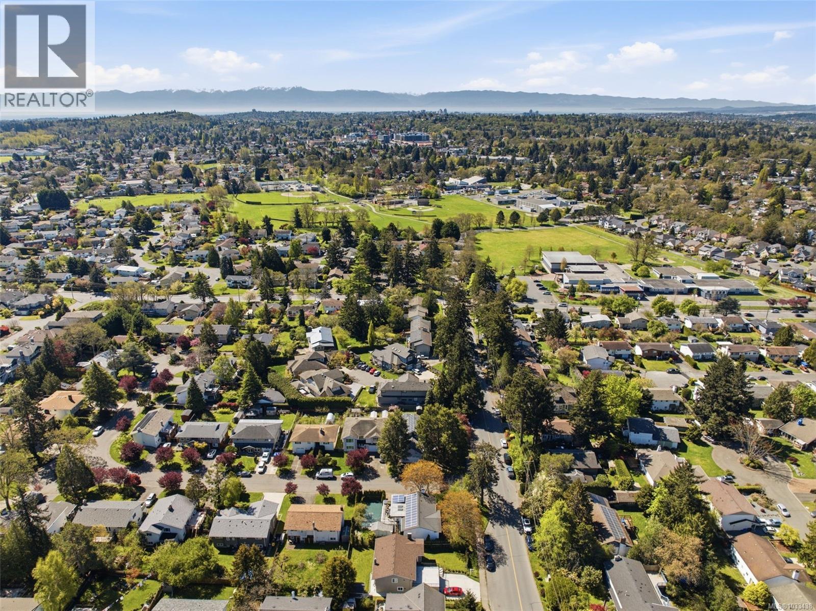  4351 TORQUAY Drive, Saanich