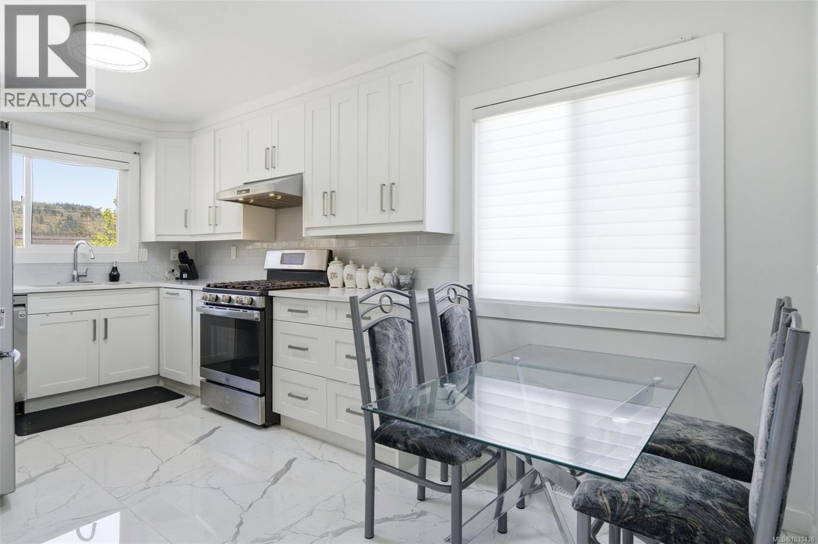  4351 TORQUAY Drive, Saanich