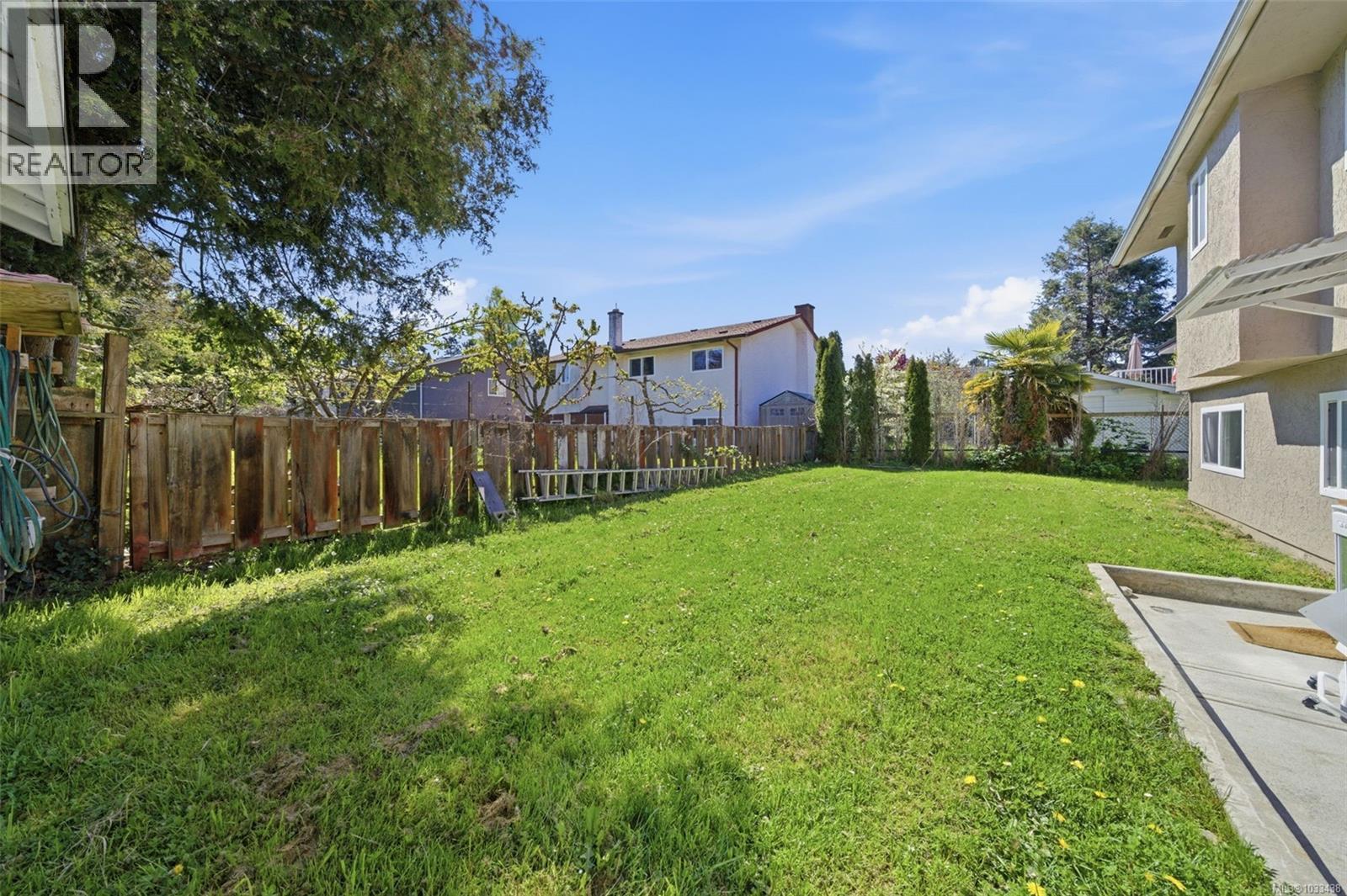  4351 TORQUAY Drive, Saanich