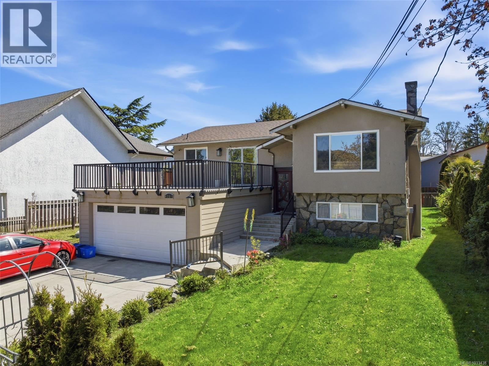  4351 TORQUAY Drive, Saanich
