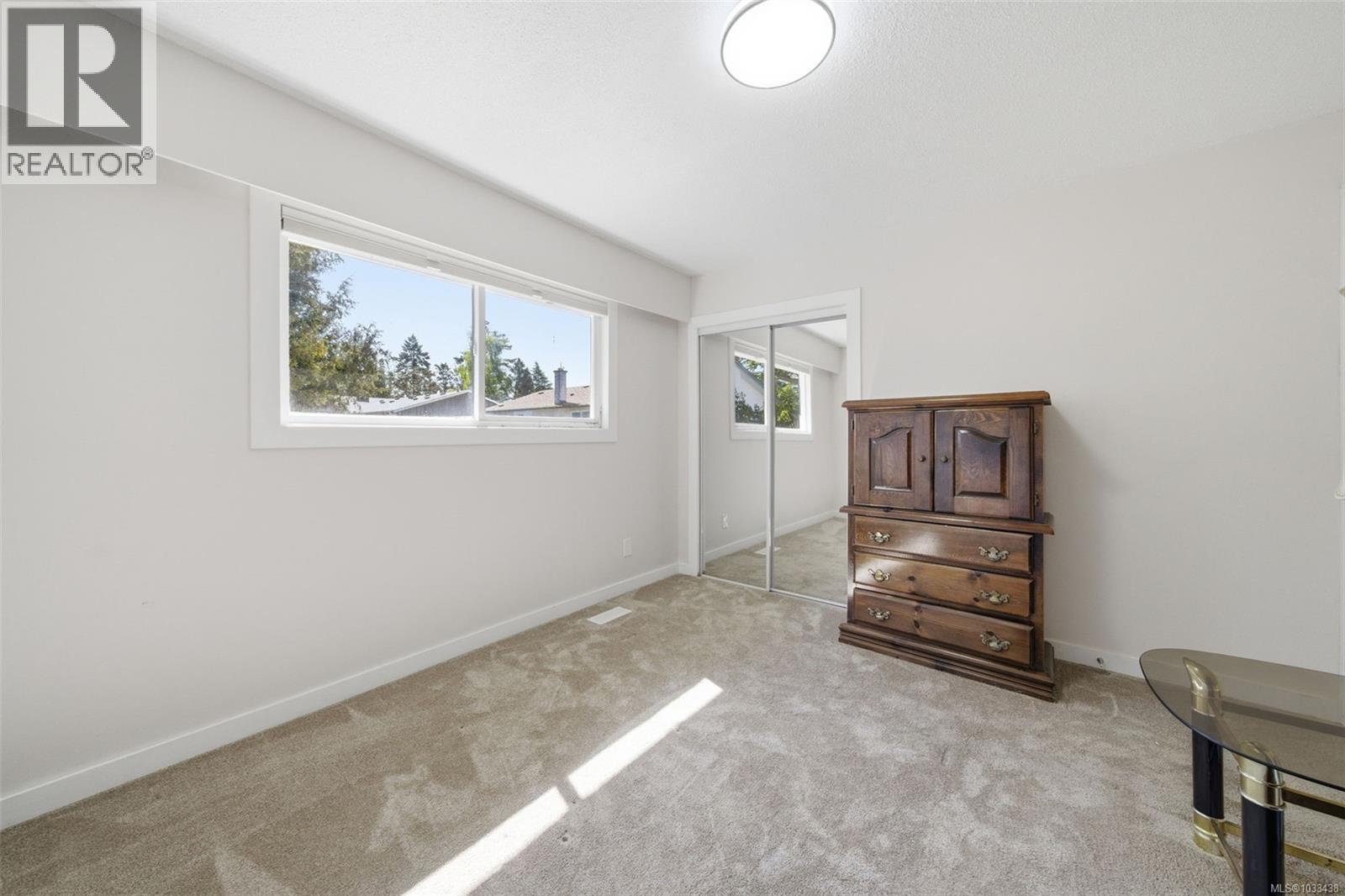  4351 TORQUAY Drive, Saanich