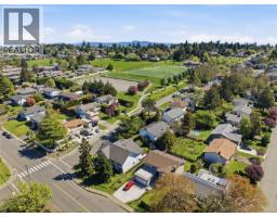 4351 Torquay Dr, Saanich, BC V8N3L3 Photo 27
