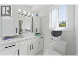 Bedroom - 4351 Torquay Dr, Saanich, BC V8N3L3 Photo 8